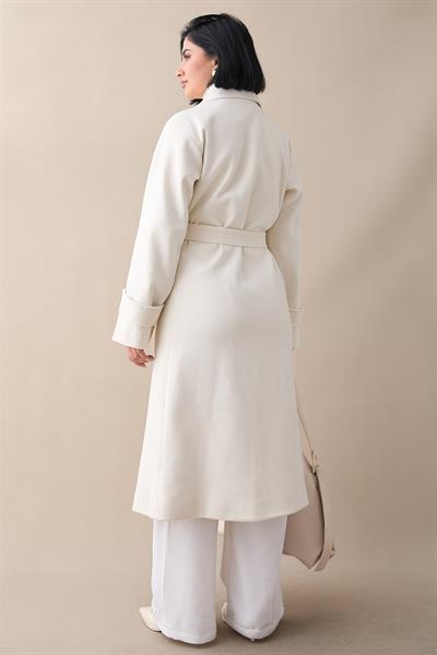 Yakası Apoletli Kapak Cep Beyaz Kaşe Kaban