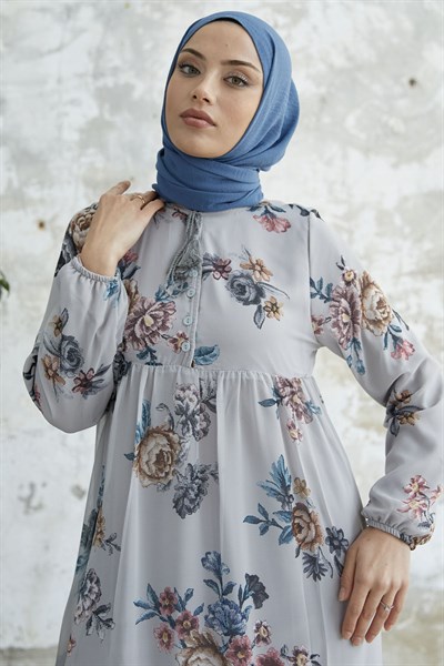Yakası Bağcıklı Çiçekli Gri Şifon Elbise
