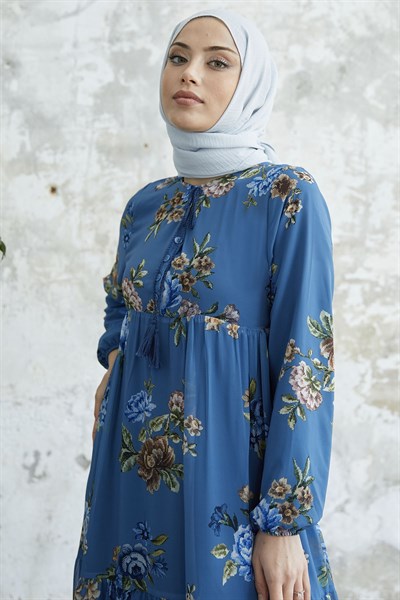 Yakası Bağcıklı Çiçekli İndigo Şifon Elbise