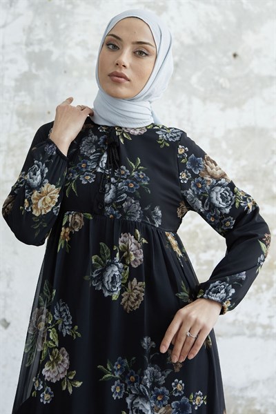 Yakası Bağcıklı Çiçekli Siyah Şifon Elbise