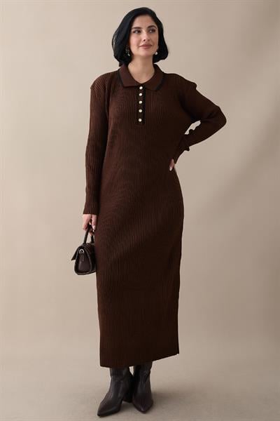 Yakası Biyeli Acı Kahve Triko Elbise