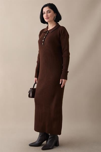 Yakası Biyeli Acı Kahve Triko Elbise