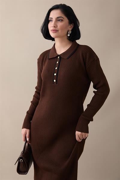 Yakası Biyeli Acı Kahve Triko Elbise