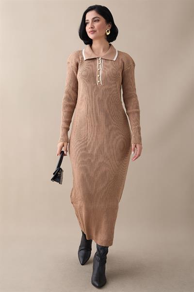 Yakası Biyeli Camel Triko Elbise