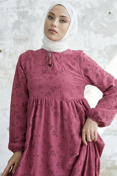 Yakası Püsküllü Fuşya Brode Elbise