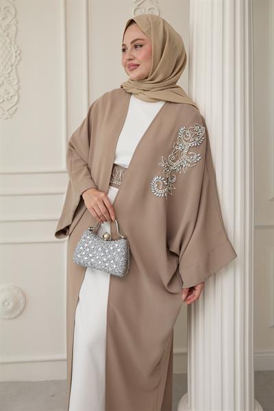 Yakası Taşlı Yarasa Kol Elbiseli Abaya Bej