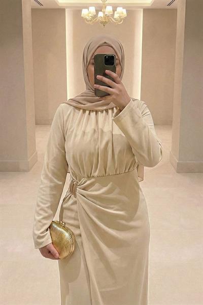 Yandan Tokalı Bej Scuba Krep Elbise