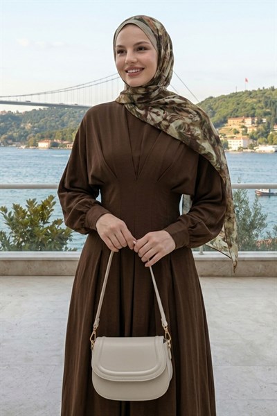 Yarasa Kol Kuşaklı Kahverengi Elbise