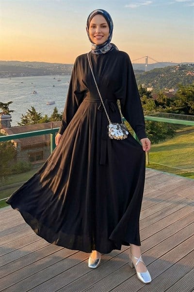 Yarasa Kol Kuşaklı Siyah Elbise