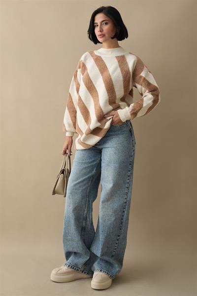 Yumoş Çift Şeritli Bej Triko Kazak