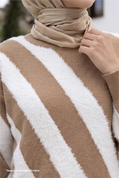 Yumoş Çift Şeritli Camel Triko Kazak
