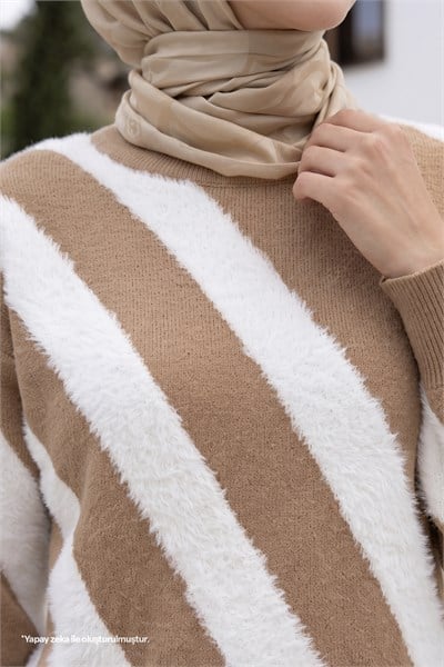 Yumoş Çift Şeritli Camel Triko Kazak