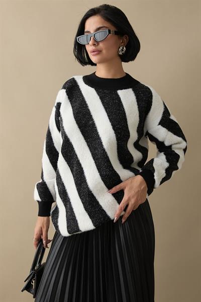 Yumoş Çift Şeritli Siyah Triko Kazak