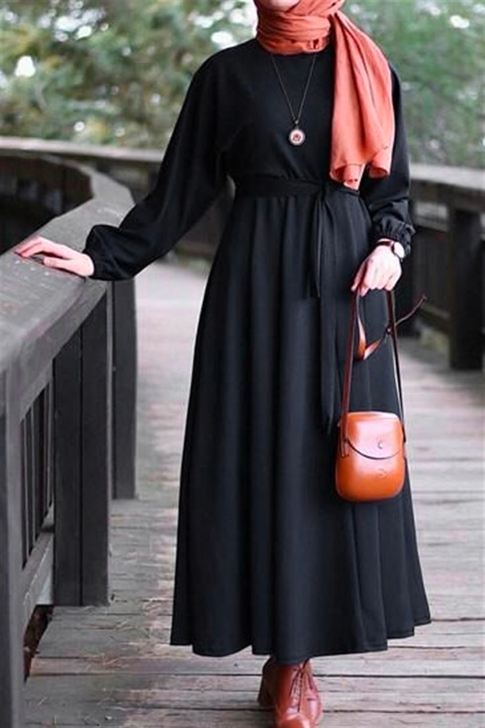 Yarasa Kol Kloş Etekli Tesettür Elbise - Siyah | Modasima.com