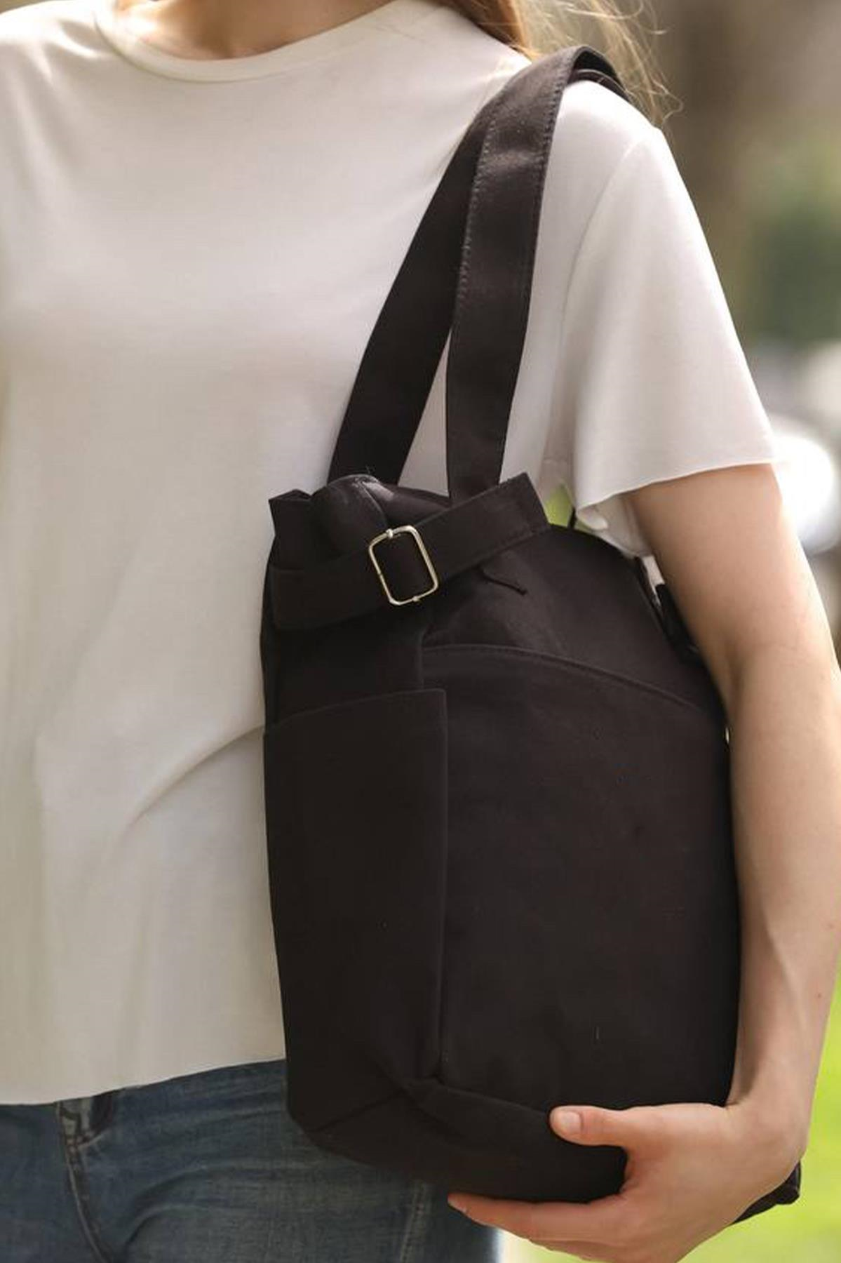 Siyah Renk Çift Fermuarlı Toka Detaylı İki Gözlü  Spor Kol Çantası