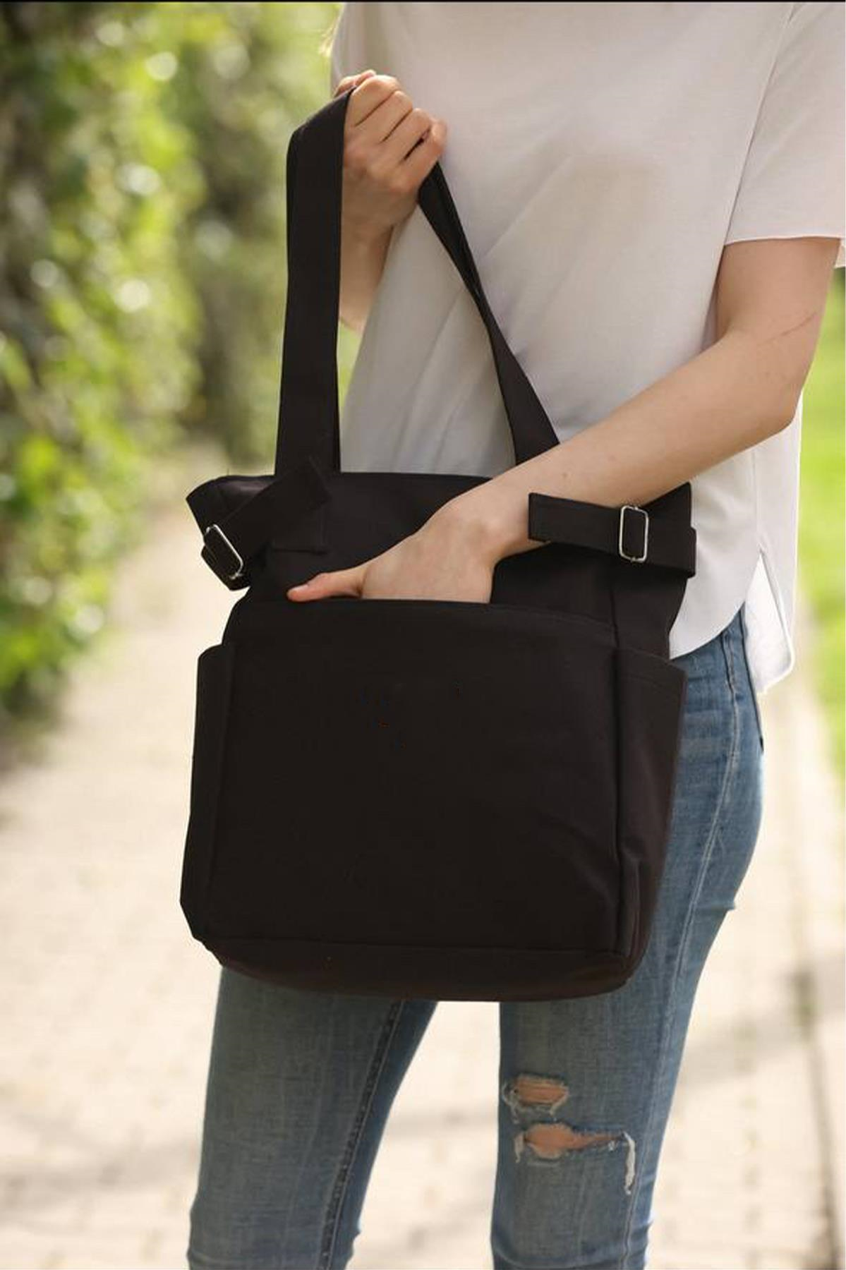 Siyah Renk Çift Fermuarlı Toka Detaylı İki Gözlü  Spor Kol ÇantasıSiyah Renk Çift Fermuarlı Toka Detaylı İki Gözlü  Spor Kol Çantası