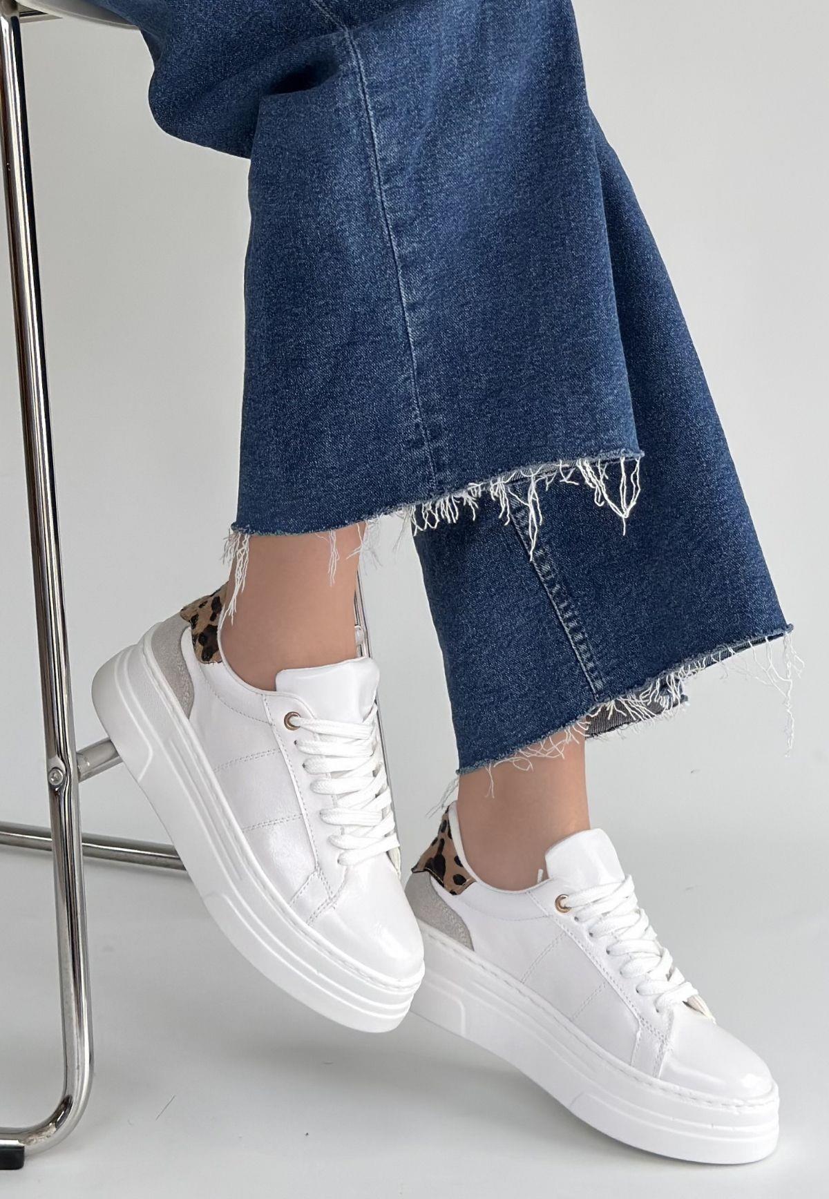 Jetan Beyaz Rugan Bağcıklı Spor Ayakkabı