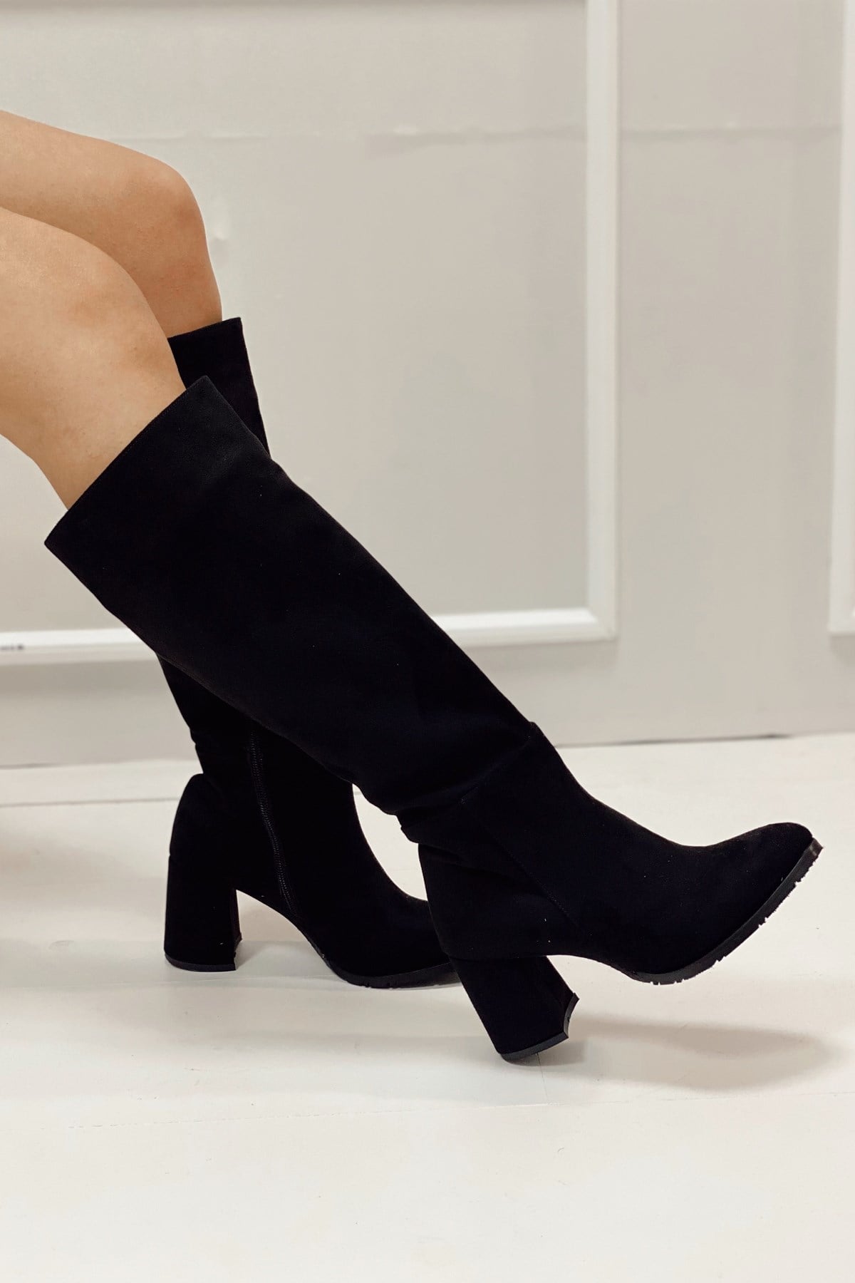 Morin Siyah Süet Çizme