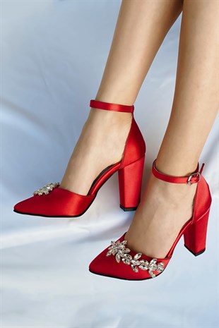 Lito Kırmızı Saten Taş Detaylı Topuklu Ayakkabı