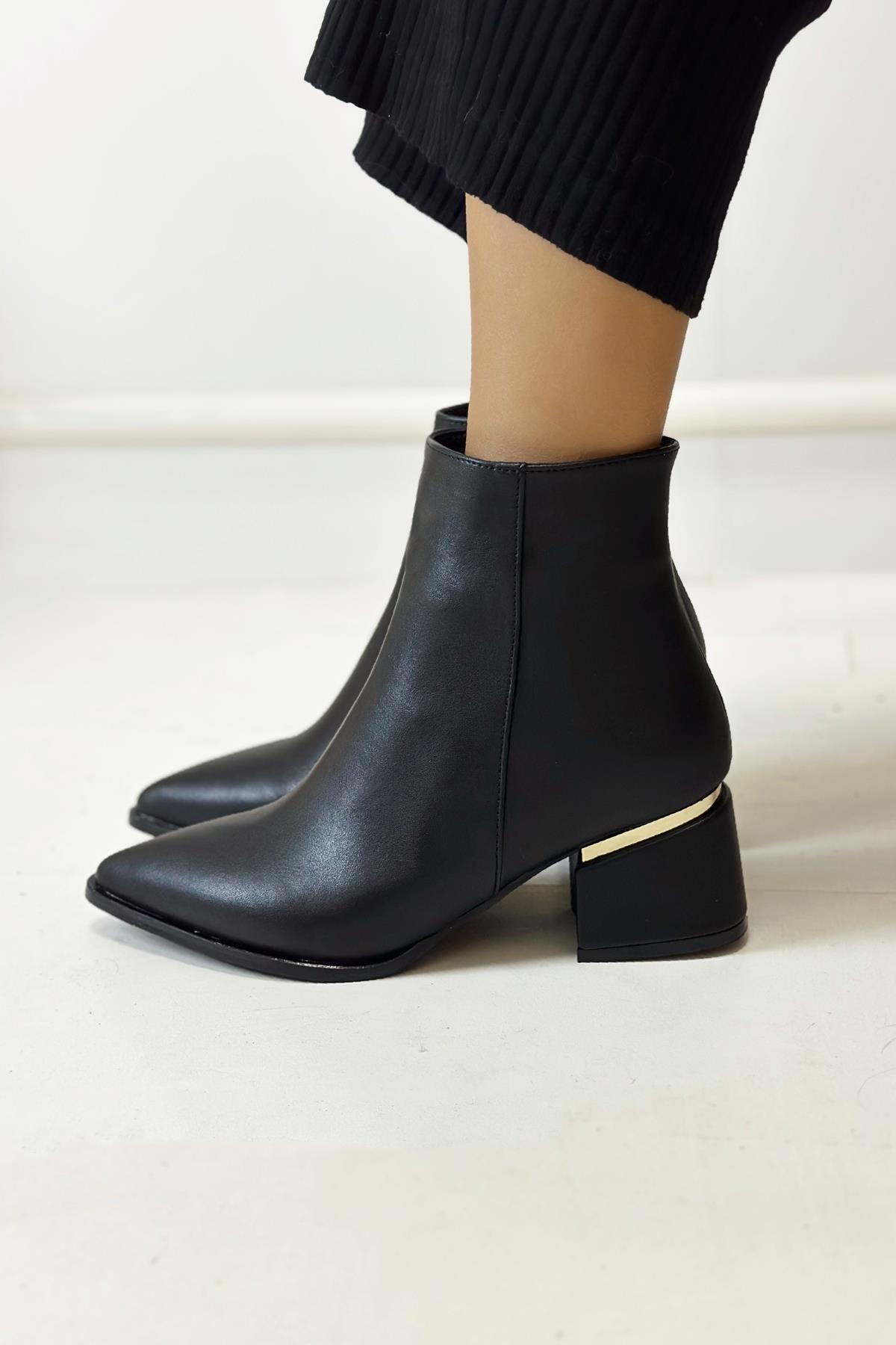 Hoby Siyah Cilt Topuklu Bot