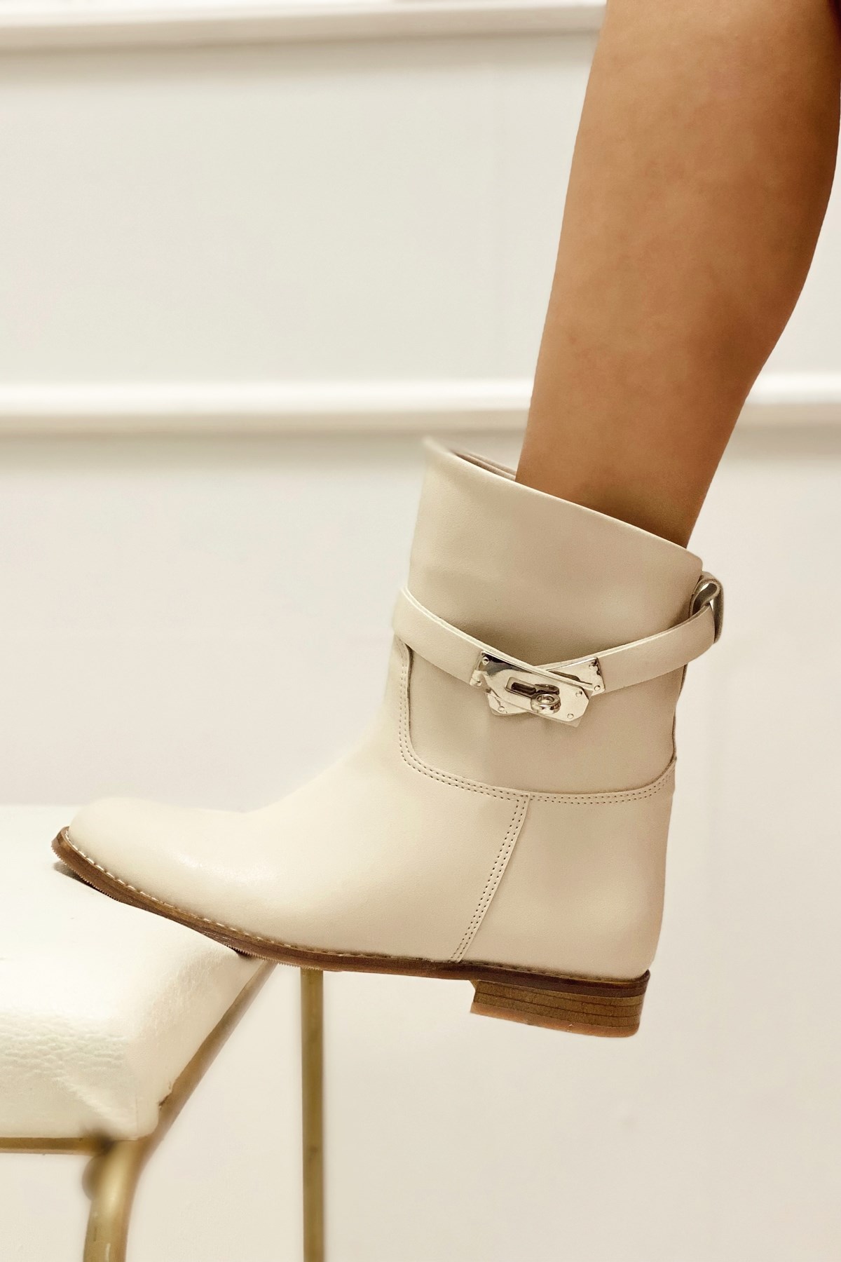 Joy Bej Cilt Toka Detaylı Düz Bootie