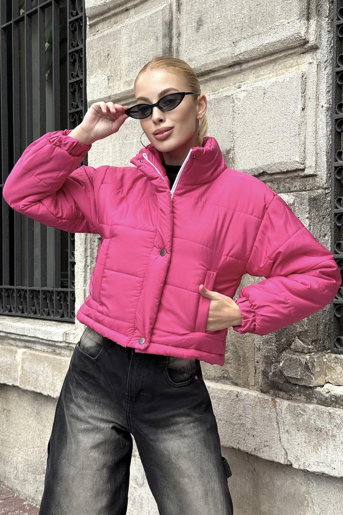 Pembe Dik Yaka Çıtçıtlı Fermuarlı Kısa Şişme Mont