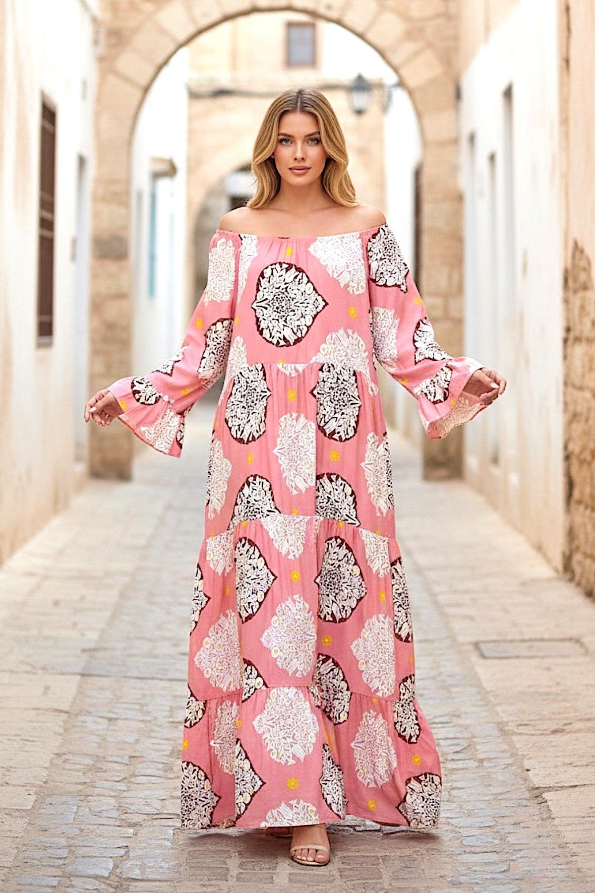 Pembe Madonna Yaka Desenli Eteği Kat Kat Uzun Elbise