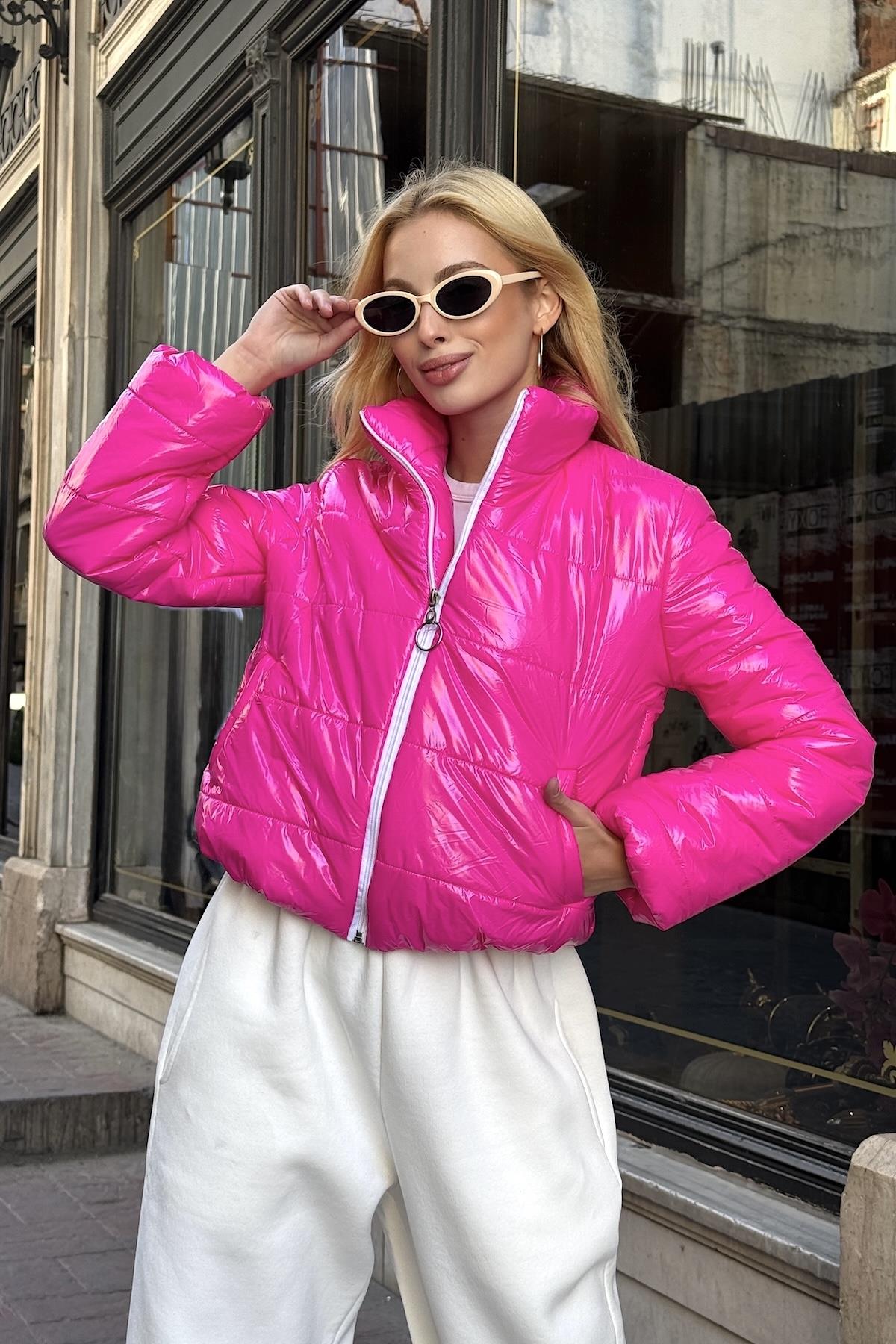 Pembe Parlak Su İtici Dik Yaka Kısa Şişme Mont