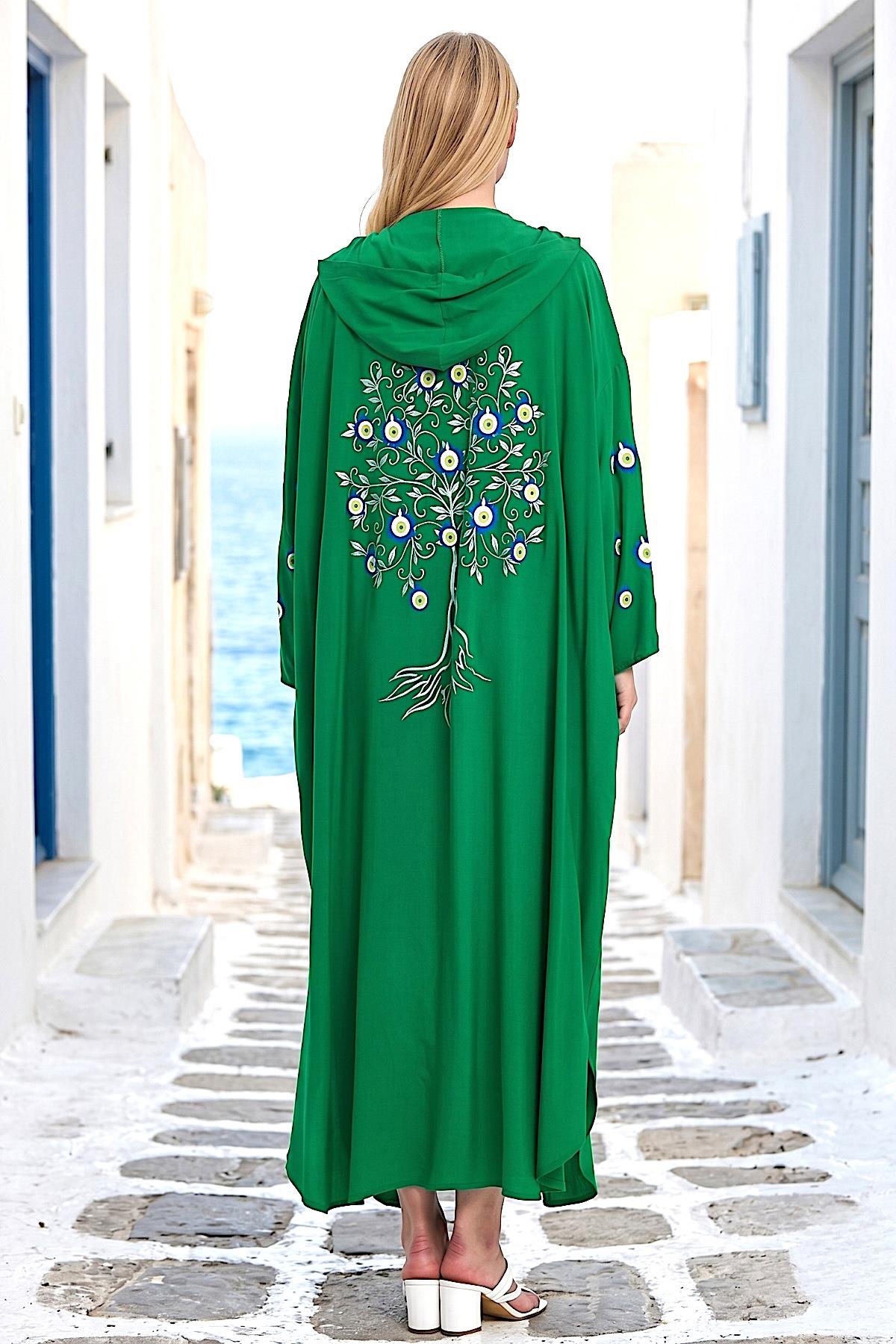Yeşil Kapüşonlu Sırtı ve Kolları Kabartma Baskılı Oversize Uzun Elbise