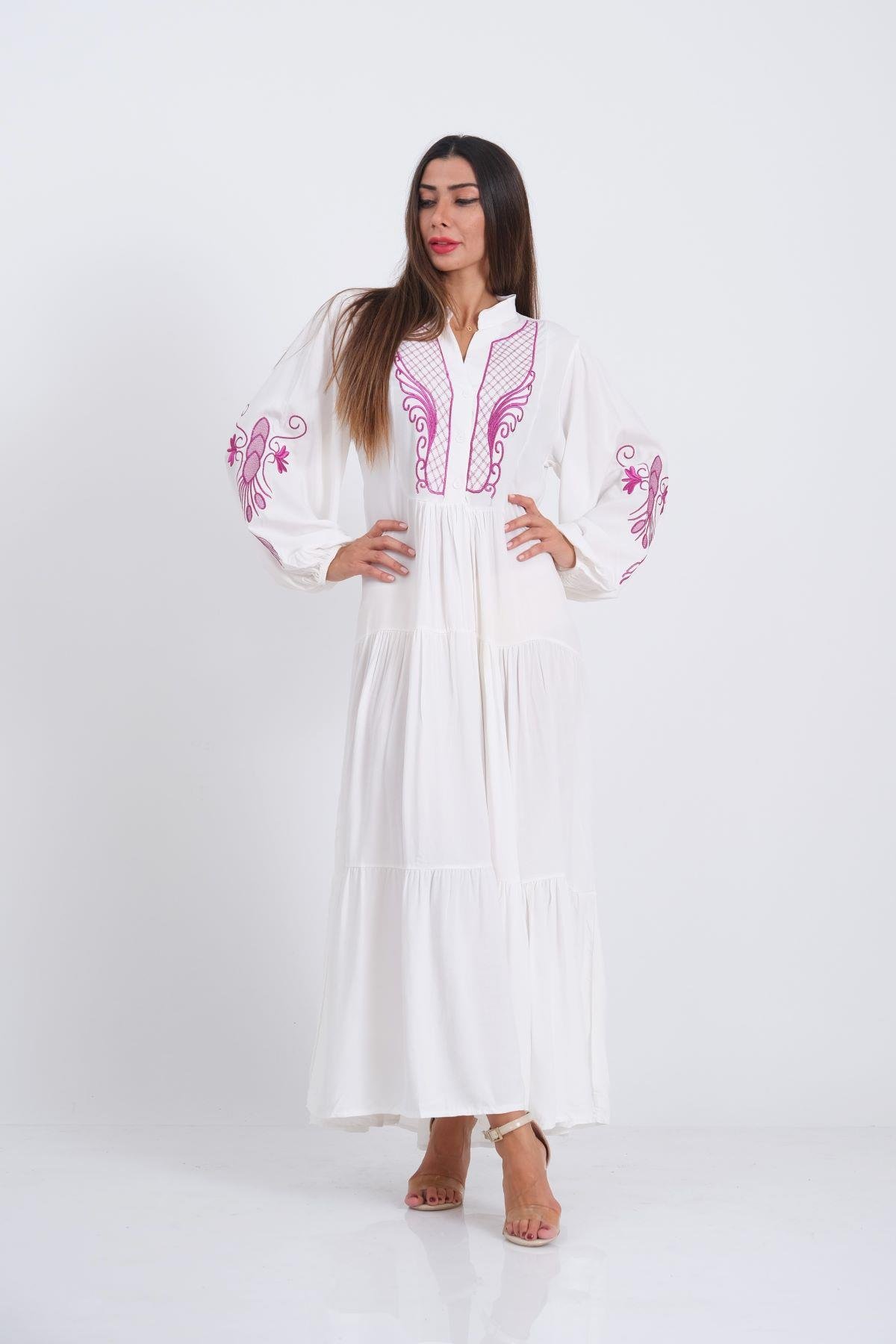 فستان أبيض مطرز من الأمام وأكمام تنورة طويلة ذات أكمام بالون مطرزة من الأمام والأكمام