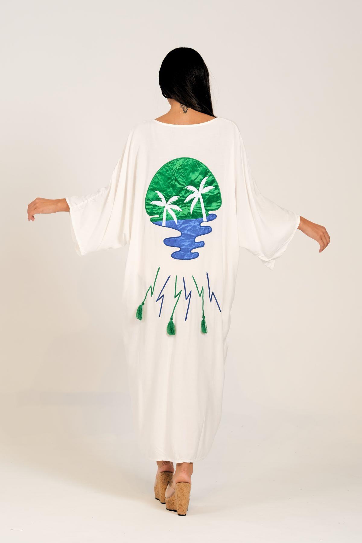 Beyaz V Yaka Sırtı Palmiye Aplike Nakışlı Püsküllü Cepli Uzun Gömlek Elbise