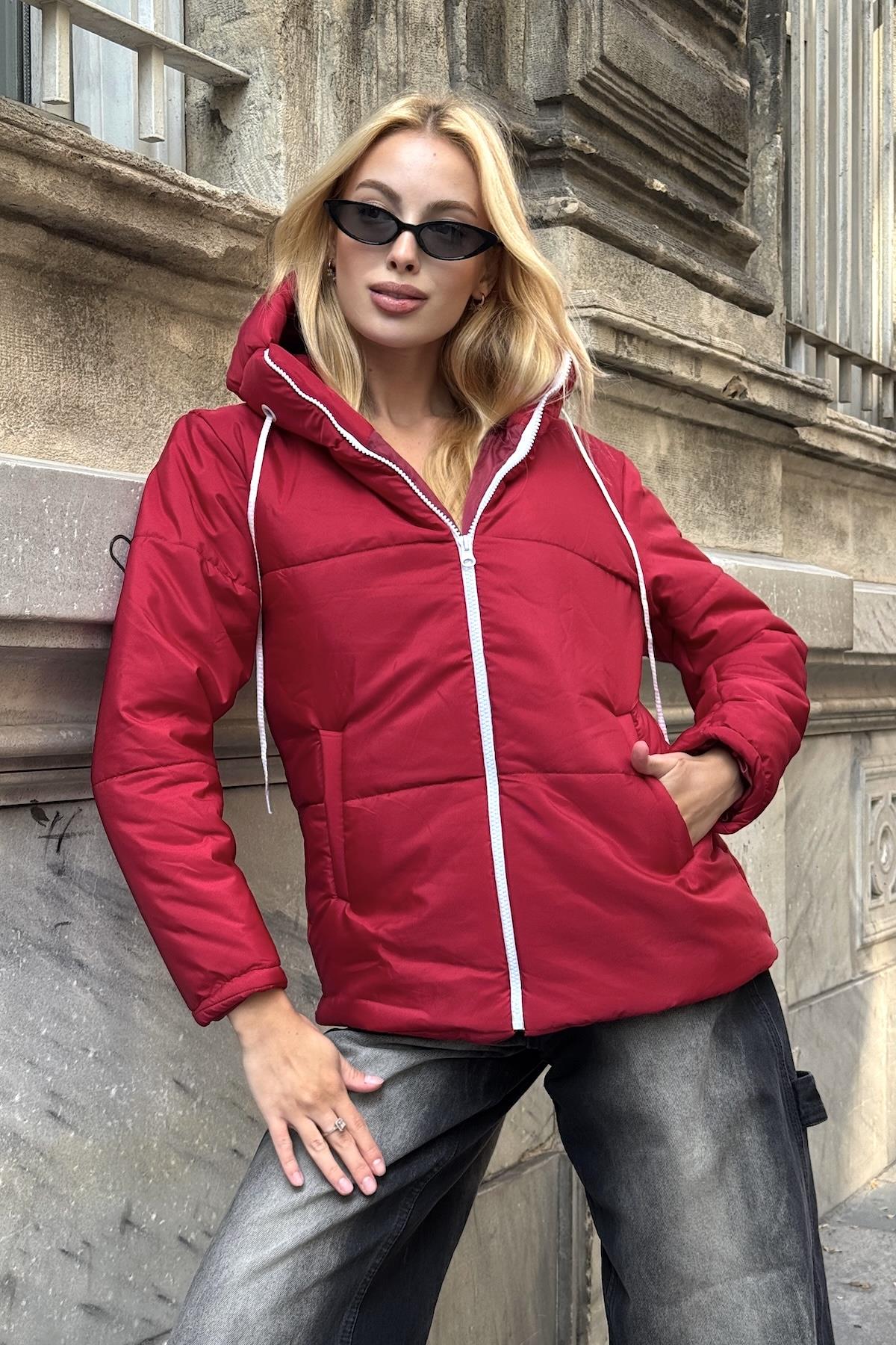 معطف قابل للنفخ بقلنسوة مقاوم للماء برتقالي خمري اللون