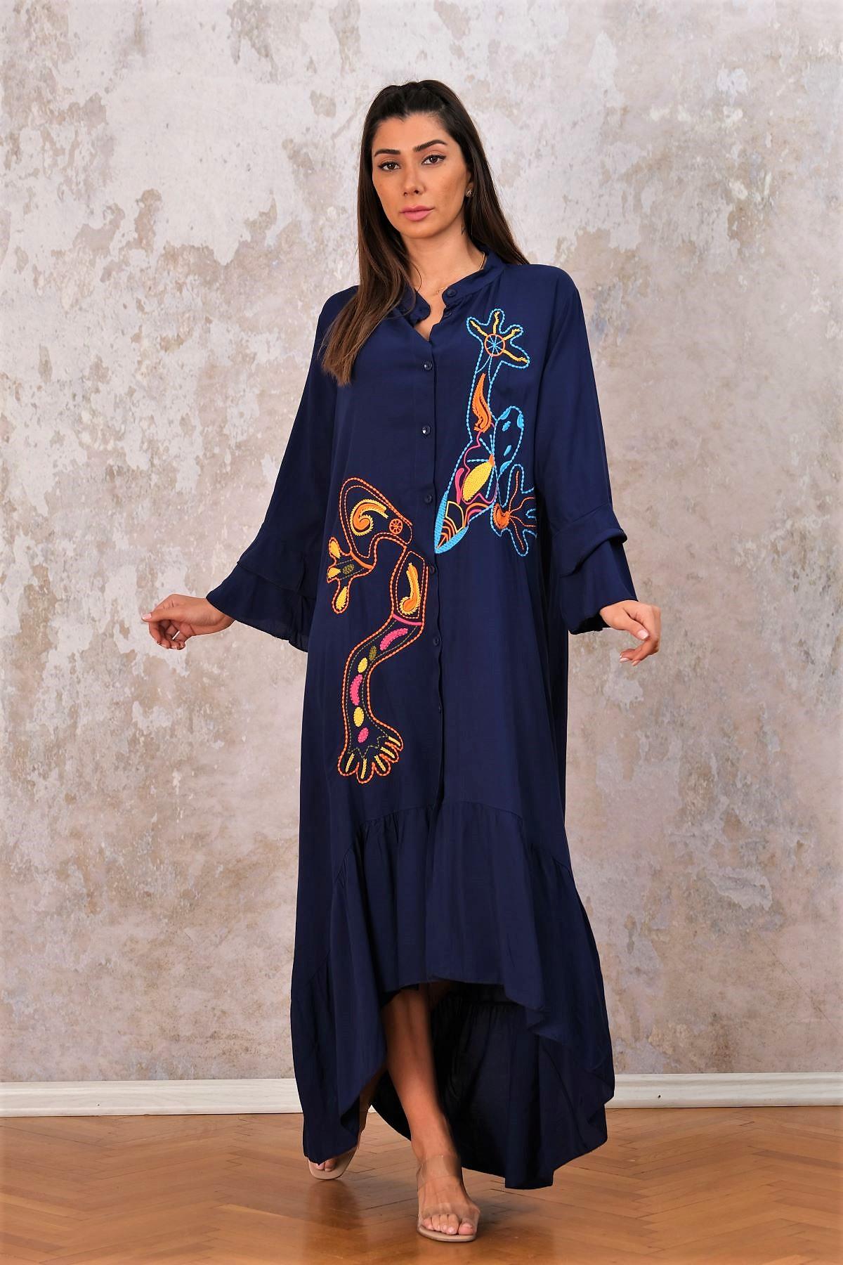 فستان طويل أزرق أزرق كحلي بأكمام بياقة قائمة وجيب كشكش مطرز بياقة قائمة وحافة كشكش مطرز بجيب طويل