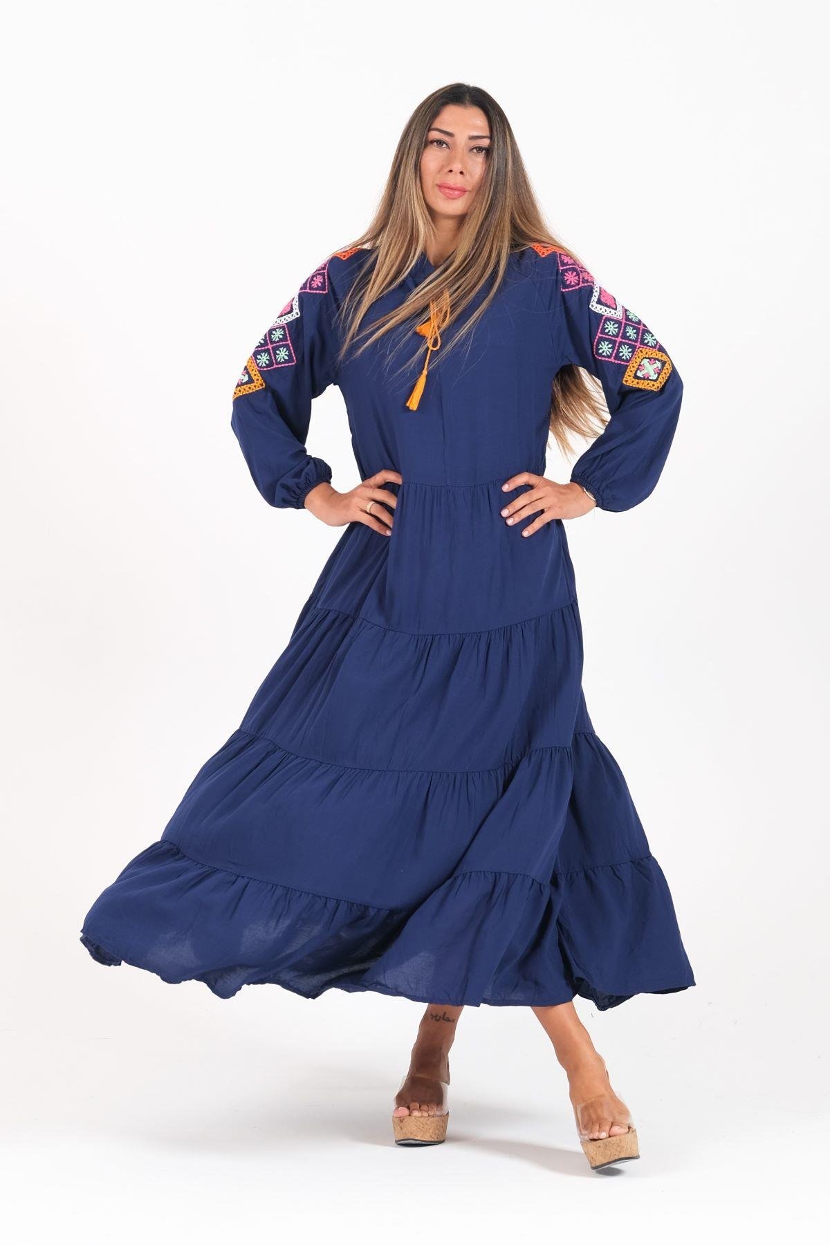 Lacivert Sıfır Yaka Kolları Nakışlı Eteği Kat Kat Uzun Elbise