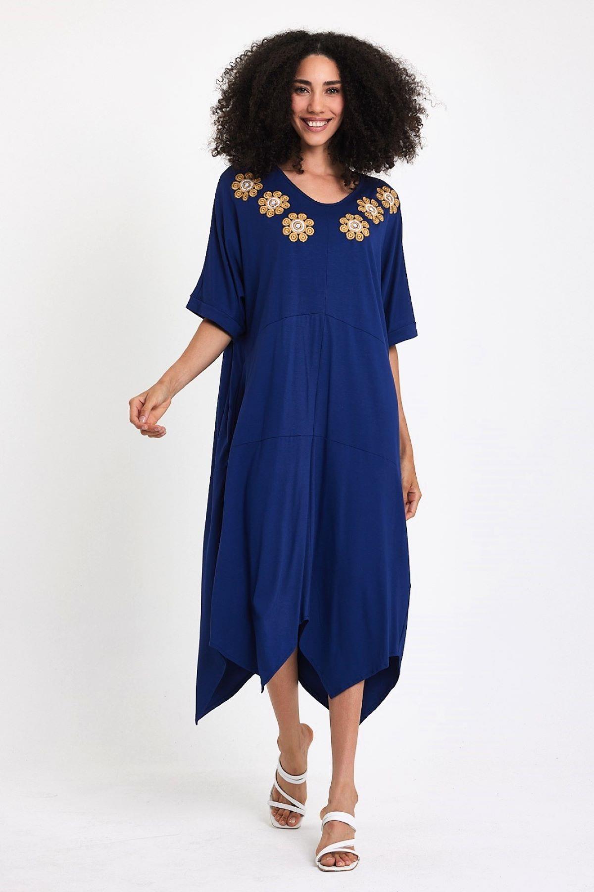 Lacivert V Yaka Kısa Kollu Yakası Çiçek Nakışlı Cepli Asimetrik Midi Penye Elbise