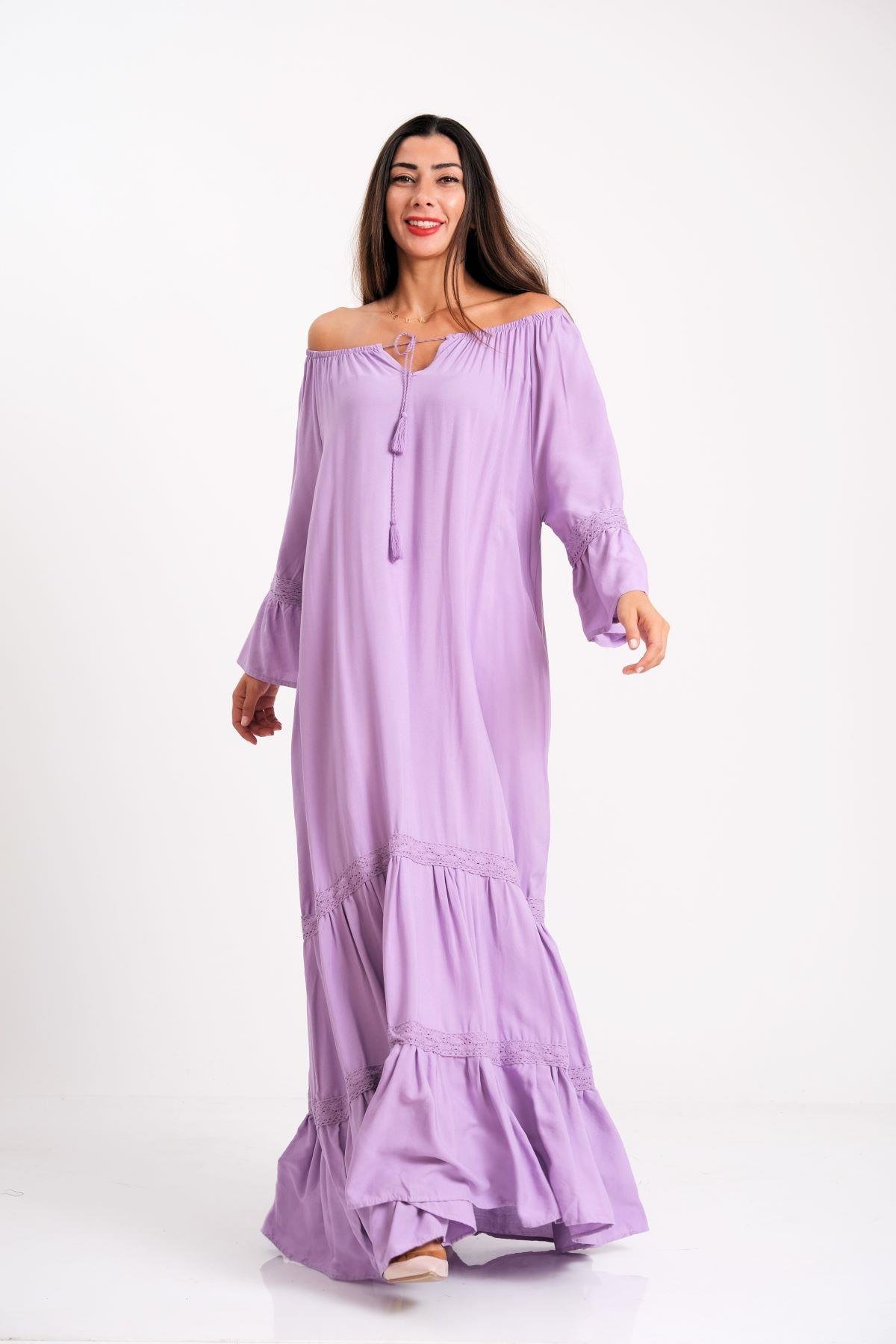 فستان طويل بياقة كارمن برتقالية اللون بياقة كارمن بأكمام مكشكشة مع تنانير طويلة مكشكشة مع حافة صدفية