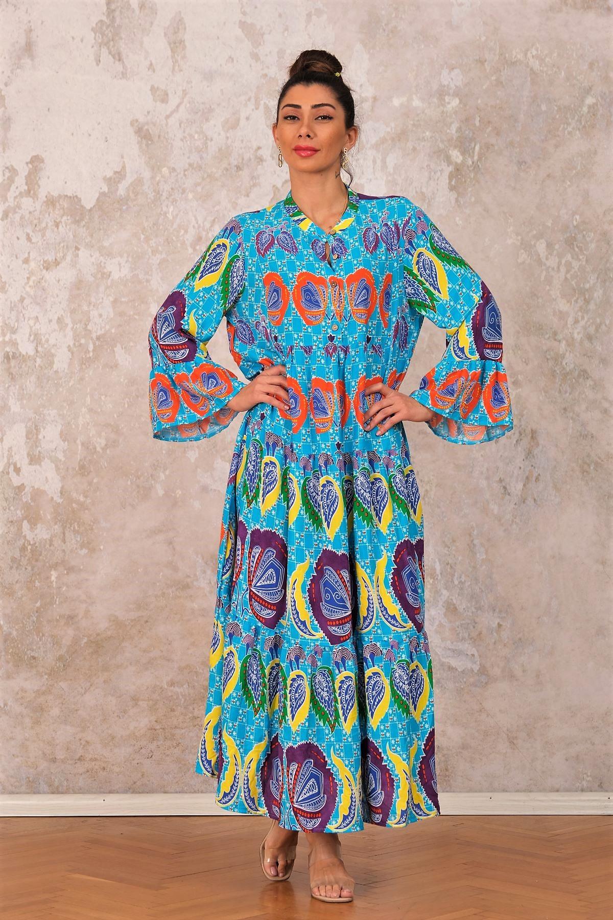 فستان أزرق طويل بأكمام واسعة بأزرار أمامية وتنورة بأزرار أمامية مطوية بأزرار فستان طويل بطبقات استوائية