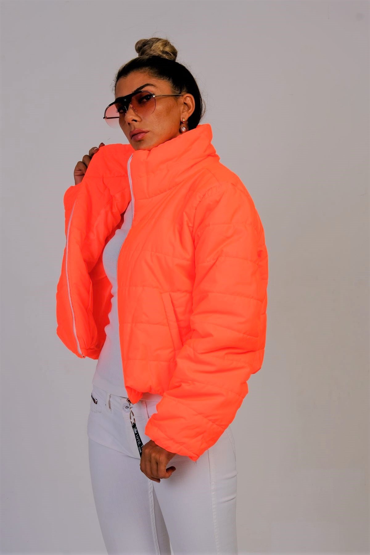 معطف قصير قابل للنفخ مقاوم للماء بياقة الوقوف بلوسوم بلوسوم الرمان