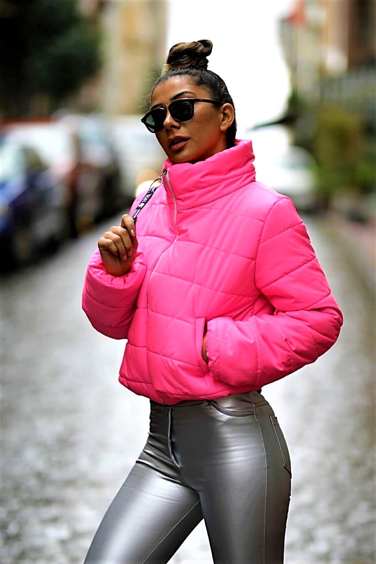 معطف وردي مقاوم للماء بياقة قصيرة قابلة للنفخ بياقة قصيرة