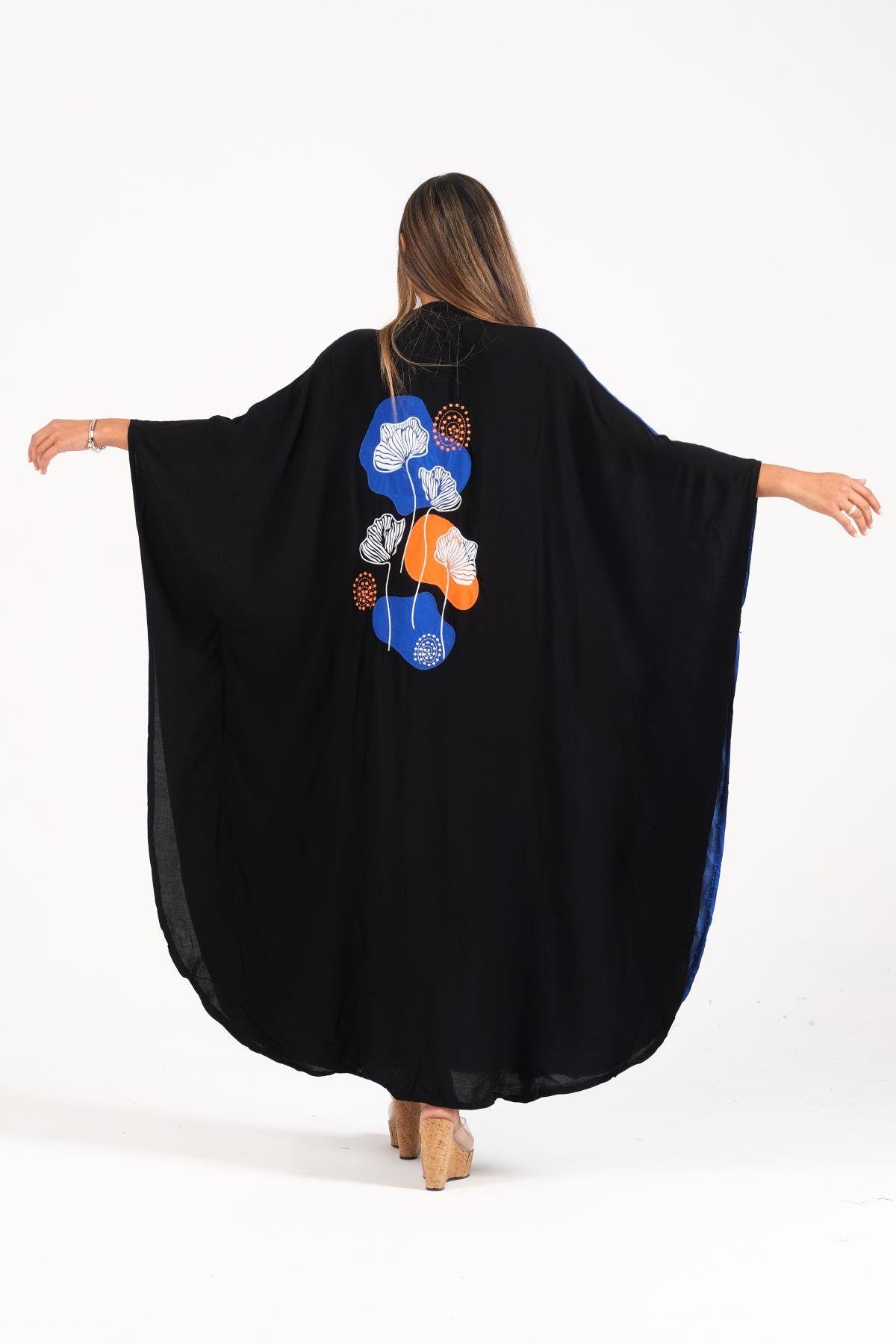 فستان أزرق أسود مزخرف مزخرف مزين بجيب مطرز بزهرة الخشخاش من الخلف بأكمام زرقاء