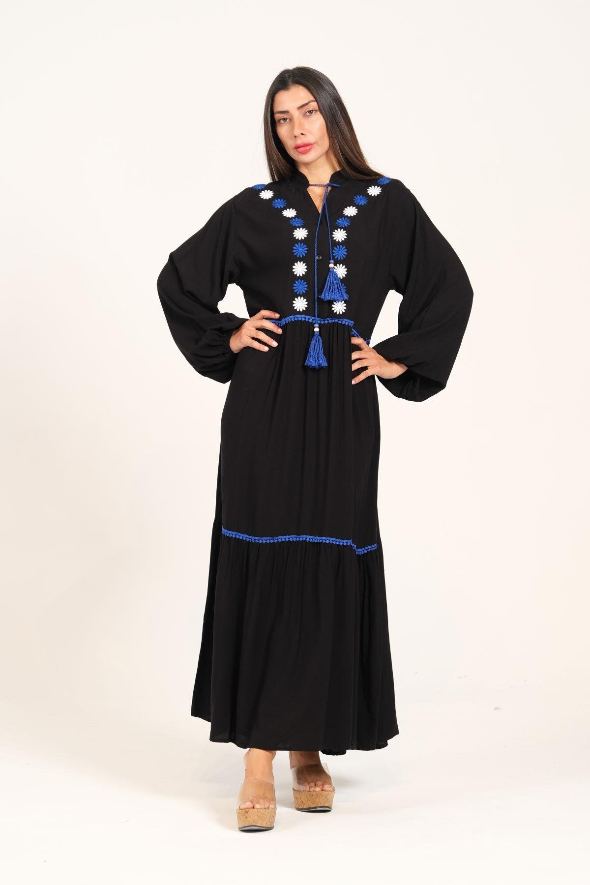 Siyah Balon Kollu Önü Nakışlı Püsküllü Eteği Kat Kat Uzun Elbise