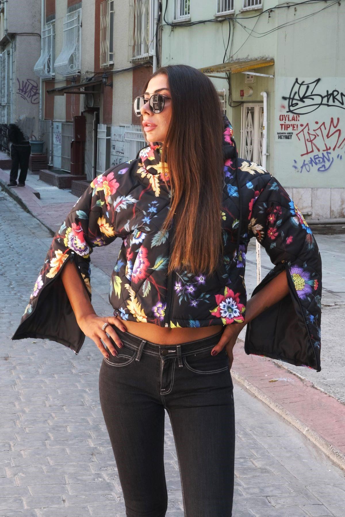 معطف أسود بقلنسوة زهري قصير قابل للنفخ بياقة قائمة أزرق بأكمام بسحاب