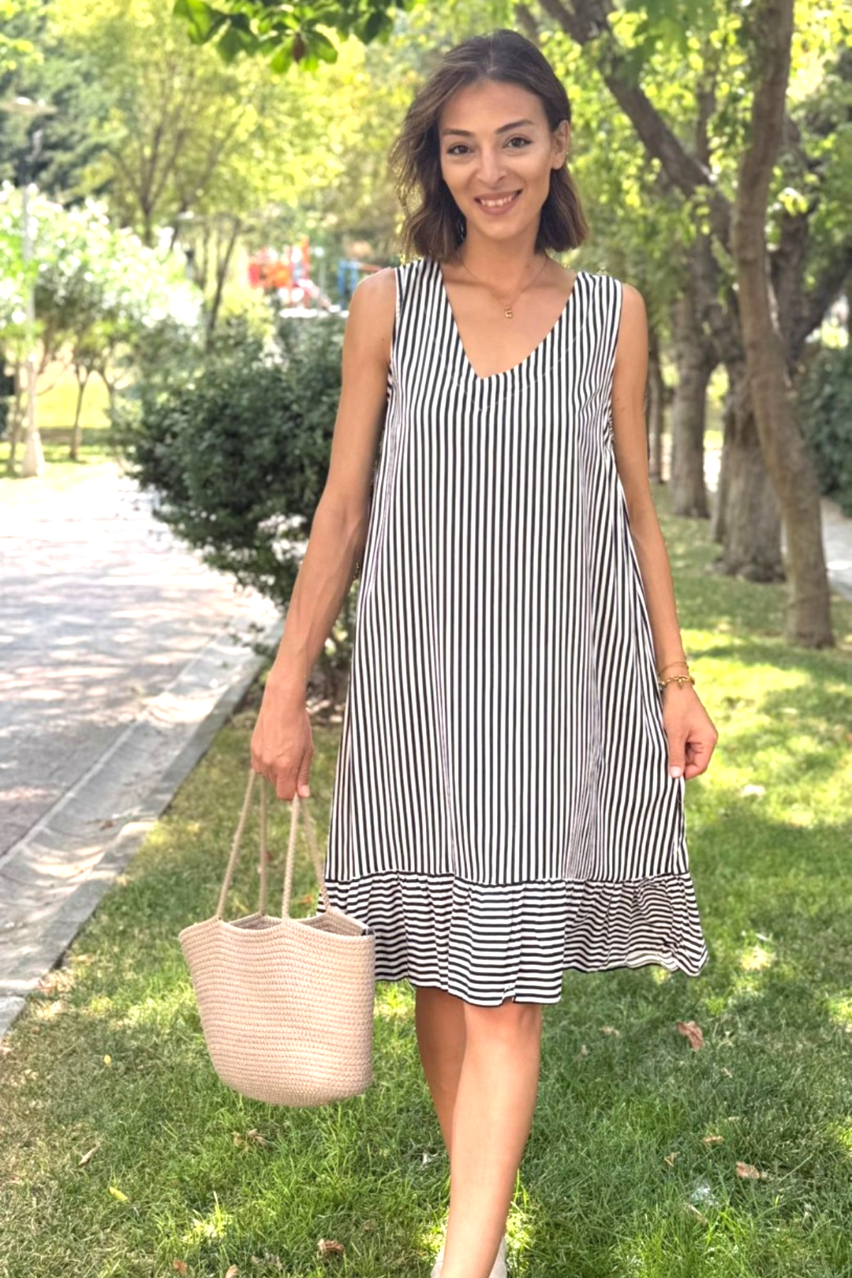 Siyah Çizgili Kalın Askılı Fırfırlı Kısa Elbise