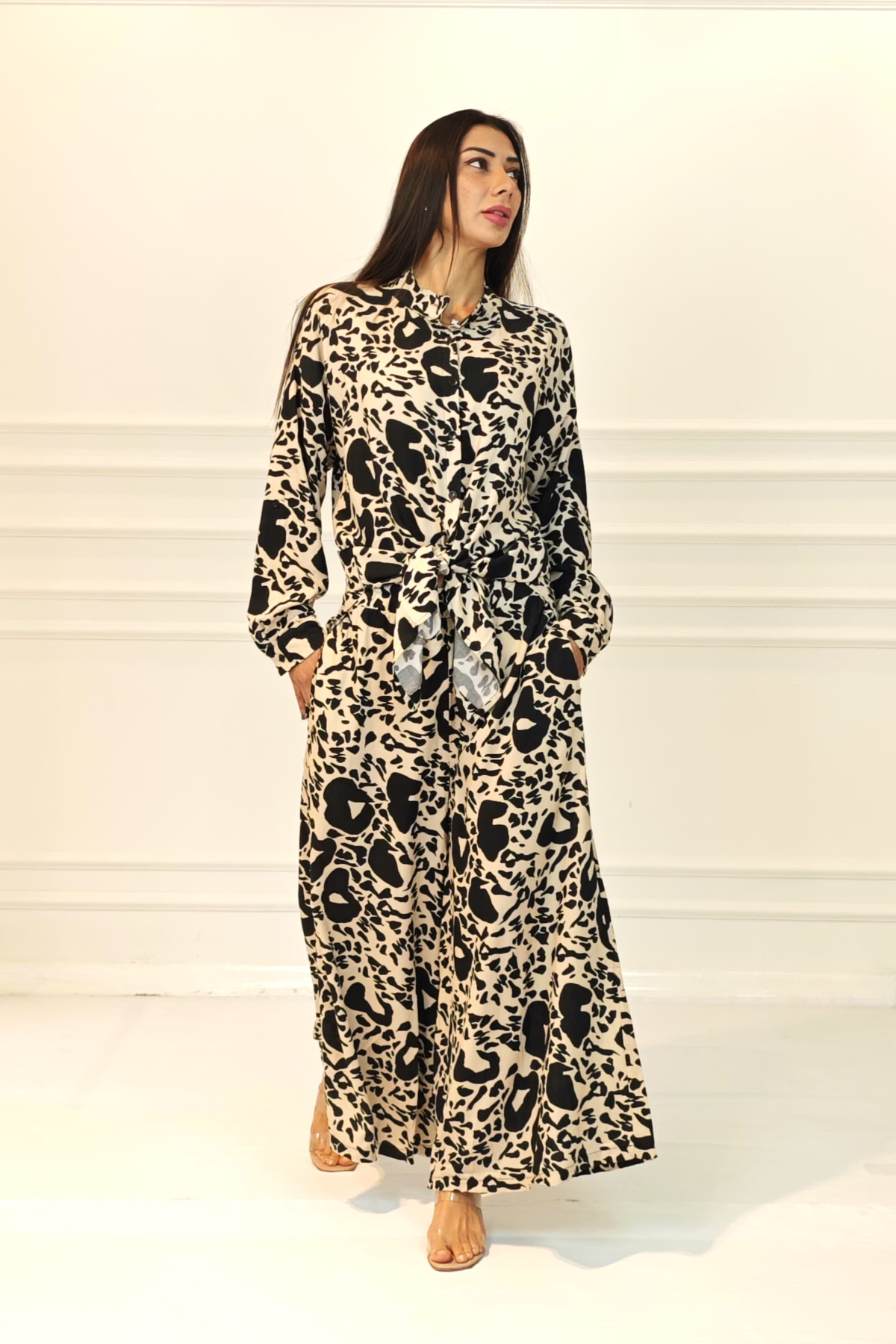 Siyah Desenli Dik Yaka Kolu Apoletli Cepli Gömlek Pantolon Takım