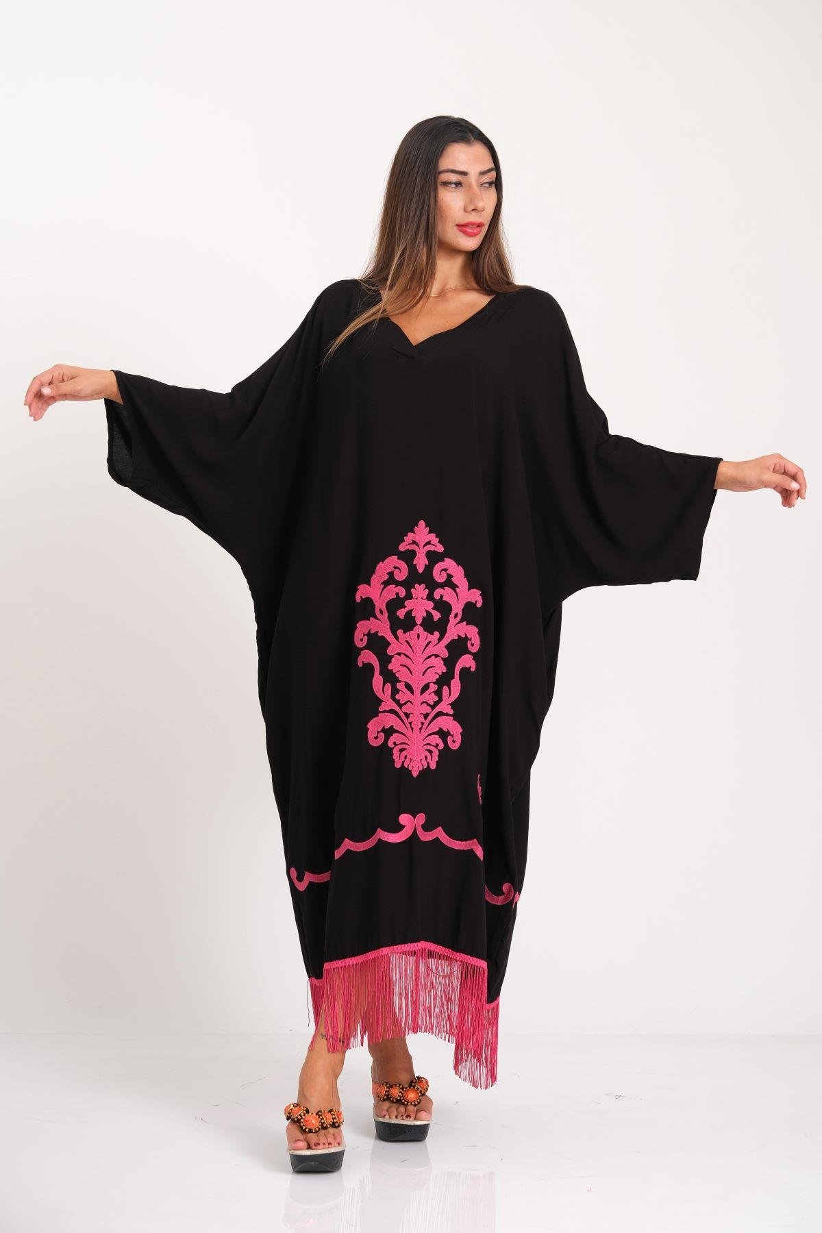 فستان طويل أسود وردي أصيل مطرز على شكل حرف V بياقة على شكل حرف V وتنورة طويلة مطرزة على شكل حرف V بجيوب كبيرة الحجم