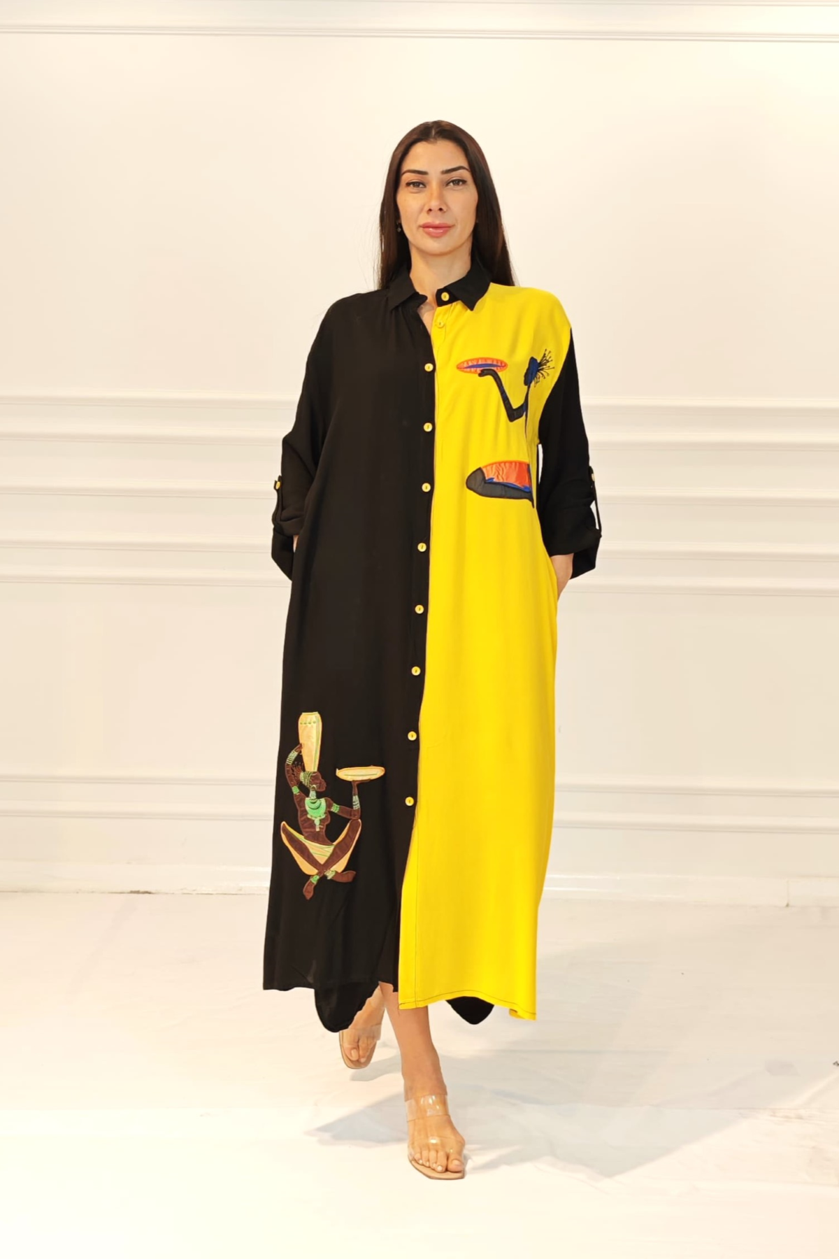 Siyah Sarı Renk Bloklu Aplike Nakışlı Cepli  Uzun Gömlek Elbise