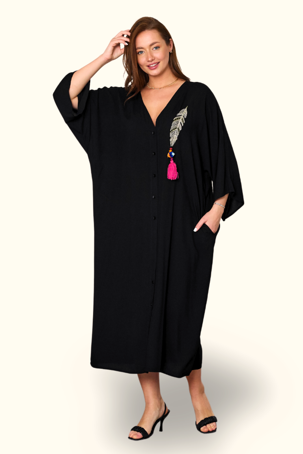 Siyah V Yaka Tüy Nakışlı Boncuklu Cepli Oversize Uzun Elbise