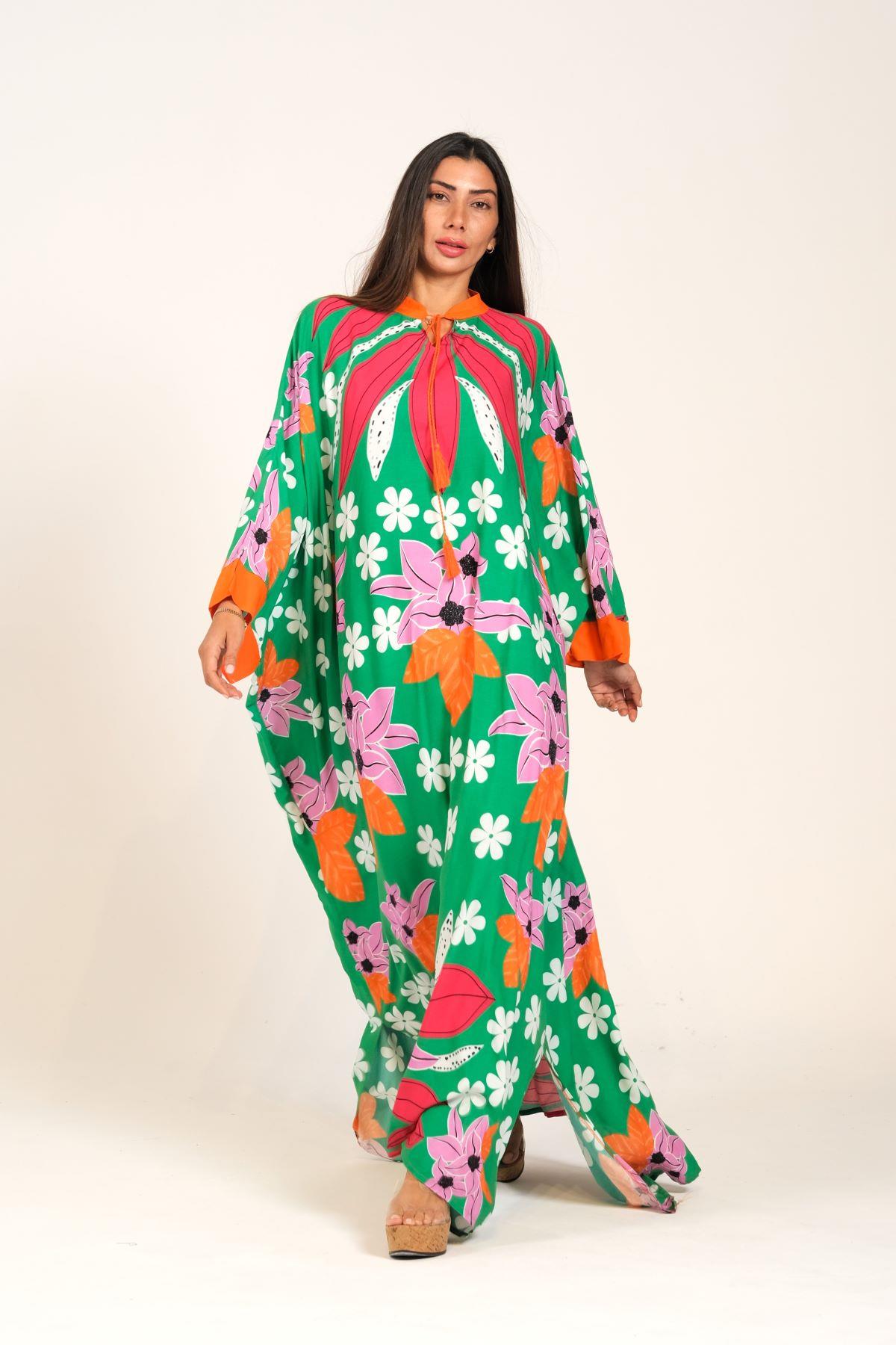 فستان طويل بياقة زهرية خضراء بياقة صفرية بأكمام خفاشية