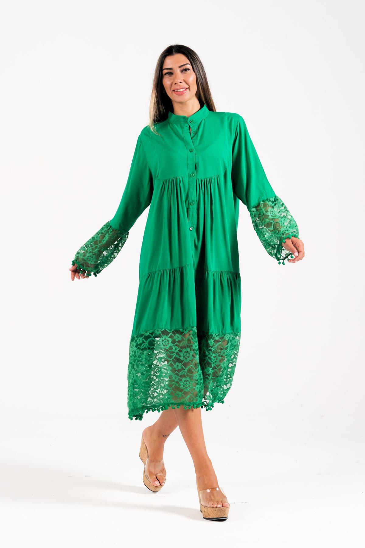 Yeşil Önden Düğmeli Kolları ve Eteği Dantelli Ponponlu Midi Elbise