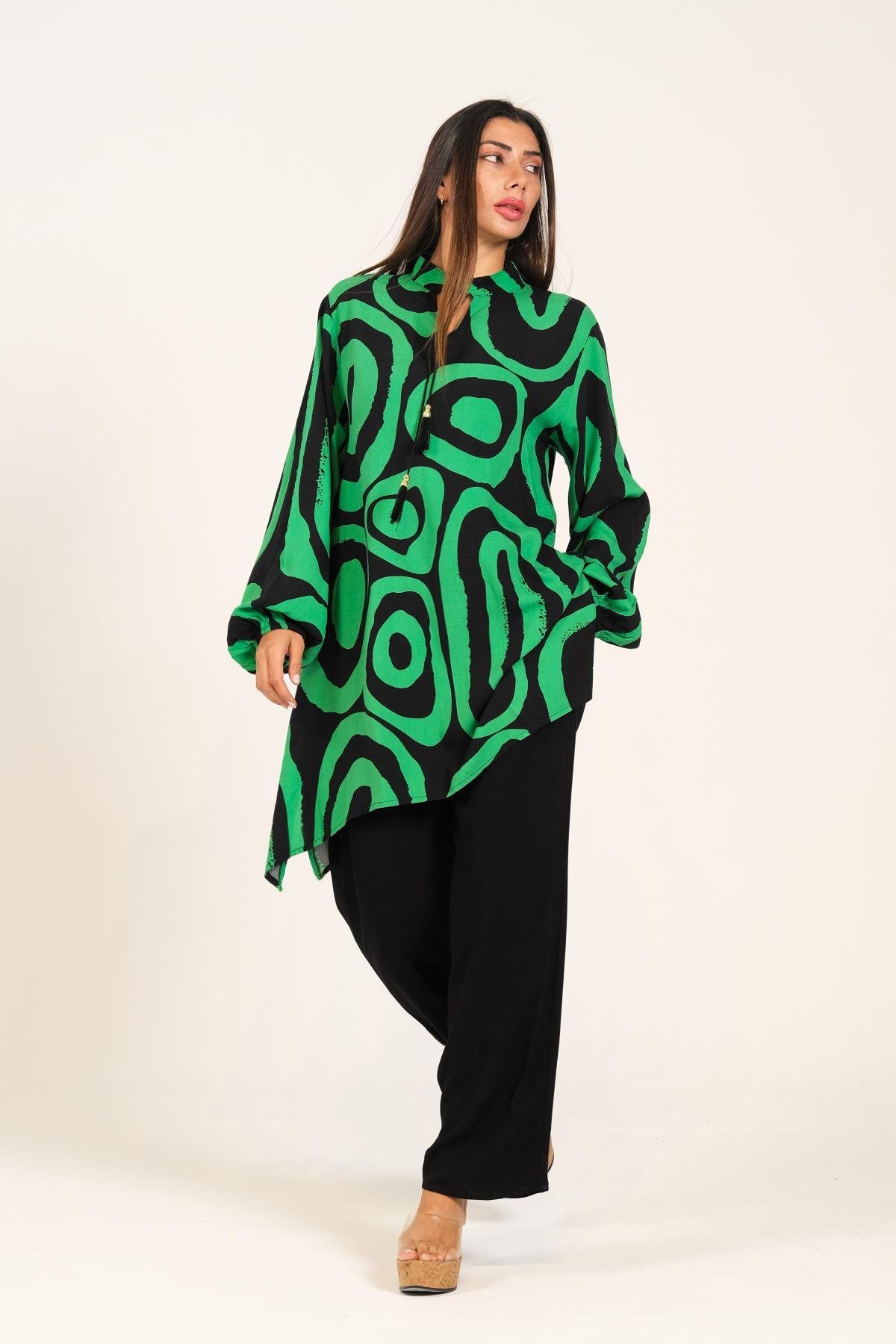 Yeşil Siyah Desenli Balon Kol Püskül Bağcıklı Cepli Tunik Pantolon İkili Takım